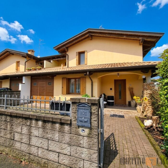 Rif. 09° STARANZANO: Villa accostata in vendita